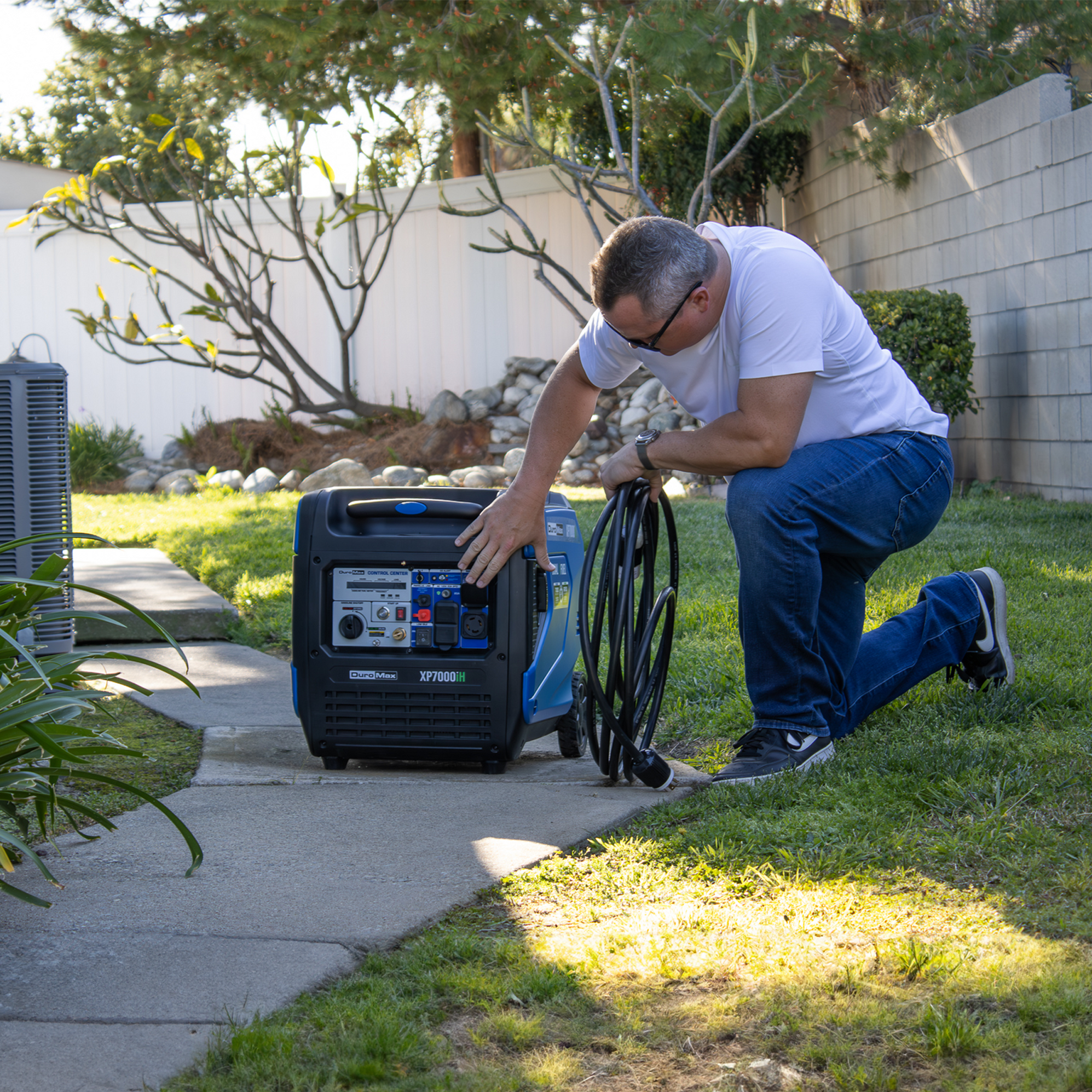 DuroMax XP7000iH 7,000 Watt Portable Dual Fuel Inverter Generator - Qu ...